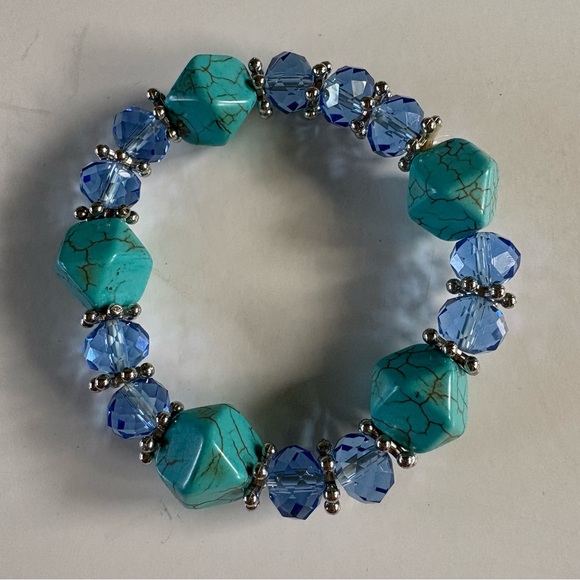 Faux Turquoise and Blue Beaded Bracelet - Picture 3 of 5